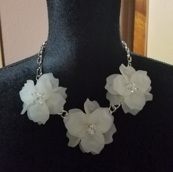 Jewelry - NWOT! Floral Crystal Statement Necklace.